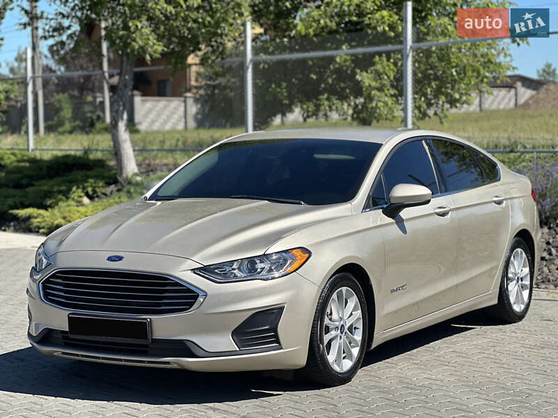 Седан Ford Fusion 2019 в 