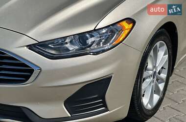 Седан Ford Fusion 2019 в 