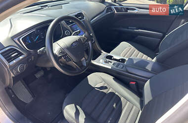 Седан Ford Fusion 2019 в 