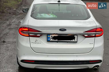 Седан Ford Fusion 2017 в 