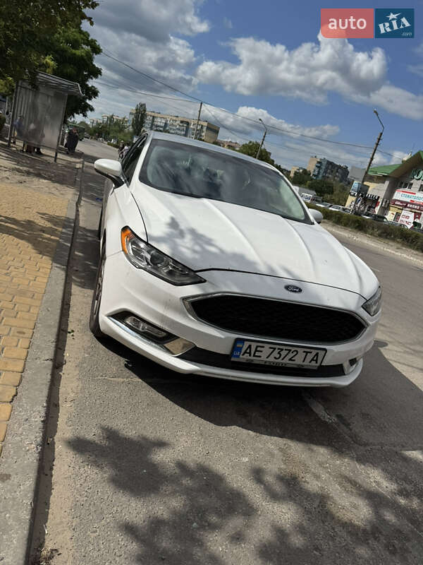 Седан Ford Fusion 2017 в 
