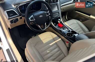 Седан Ford Fusion 2016 в 