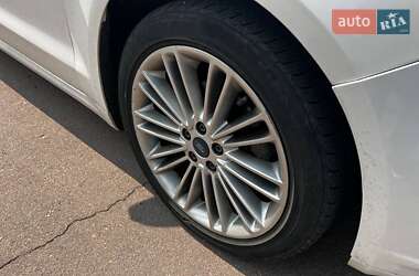 Седан Ford Fusion 2016 в 