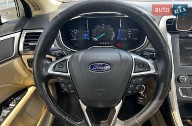 Седан Ford Fusion 2016 в 