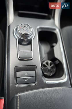 Седан Ford Fusion 2017 в 