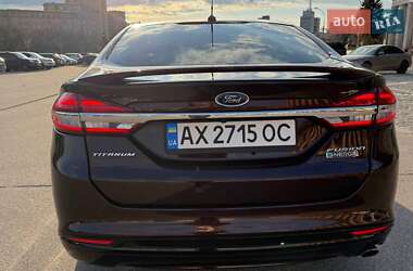 Седан Ford Fusion 2016 в 