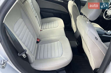 Седан Ford Fusion 2017 в 