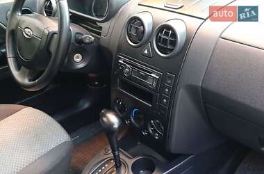 Хэтчбек Ford Fusion 2004 в 