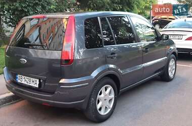 Хэтчбек Ford Fusion 2004 в 