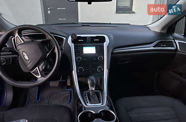 Седан Ford Fusion 2016 в 