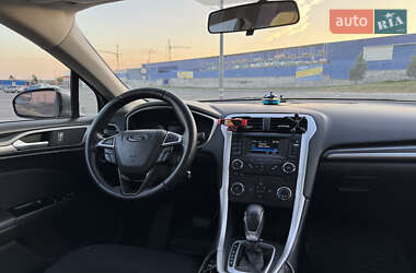Седан Ford Fusion 2013 в 