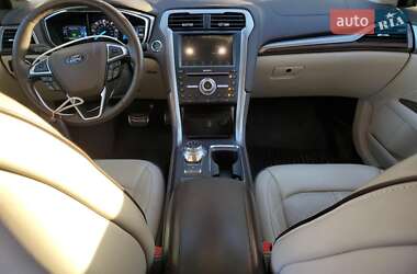 Седан Ford Fusion 2018 в 
