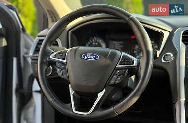 Седан Ford Fusion 2016 в 