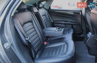 Седан Ford Fusion 2016 в 