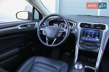 Седан Ford Fusion 2016 в 