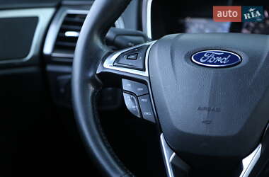 Седан Ford Fusion 2016 в 