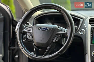 Седан Ford Fusion 2016 в 