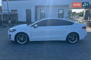 Седан Ford Fusion 2019 в 