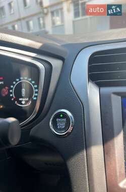 Седан Ford Fusion 2019 в 