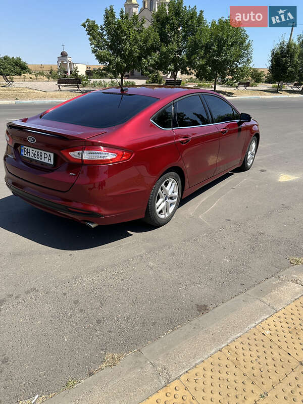Седан Ford Fusion 2015 в Южном