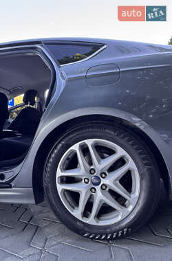 Седан Ford Fusion 2013 в 