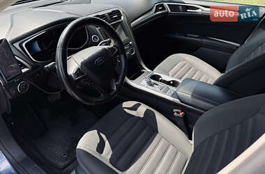 Седан Ford Fusion 2017 в 
