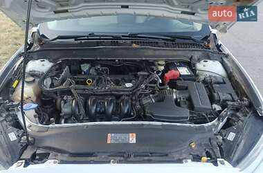 Седан Ford Fusion 2015 в 