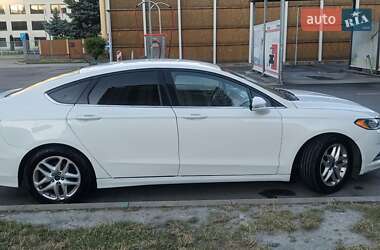 Седан Ford Fusion 2015 в 