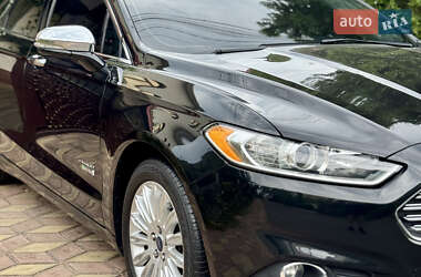 Седан Ford Fusion 2015 в 