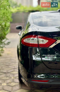 Седан Ford Fusion 2015 в 