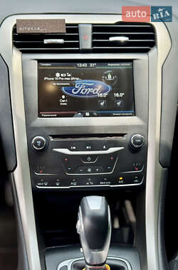 Седан Ford Fusion 2015 в 