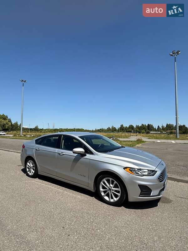 Седан Ford Fusion 2019 в Львове