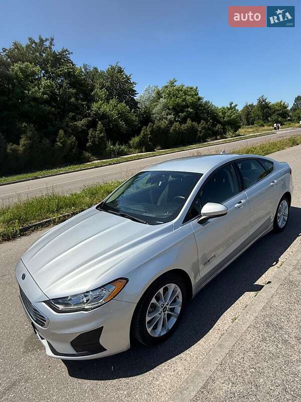 Седан Ford Fusion 2019 в Львове