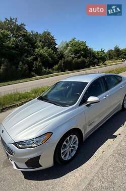 Седан Ford Fusion 2019 в 