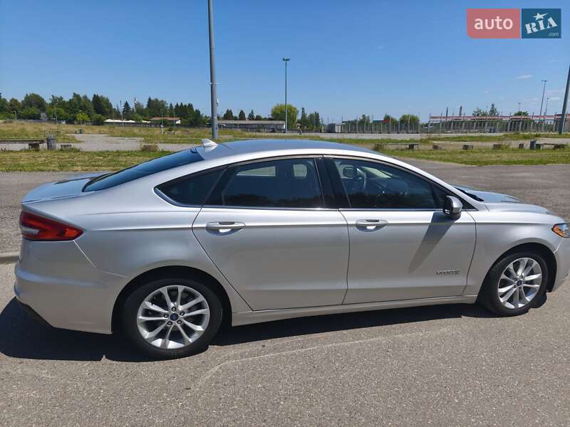 Седан Ford Fusion 2019 в Львове