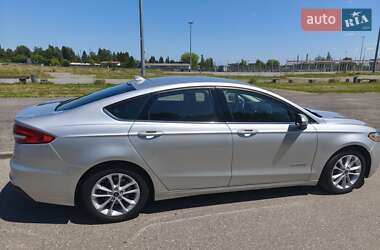 Седан Ford Fusion 2019 в 
