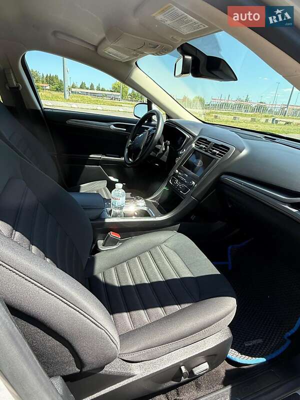 Седан Ford Fusion 2019 в Львове