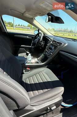 Седан Ford Fusion 2019 в 
