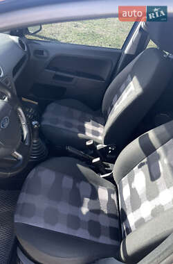 Хэтчбек Ford Fusion 2010 в 