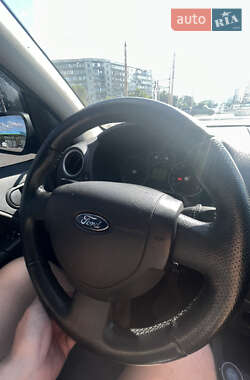 Хэтчбек Ford Fusion 2010 в 