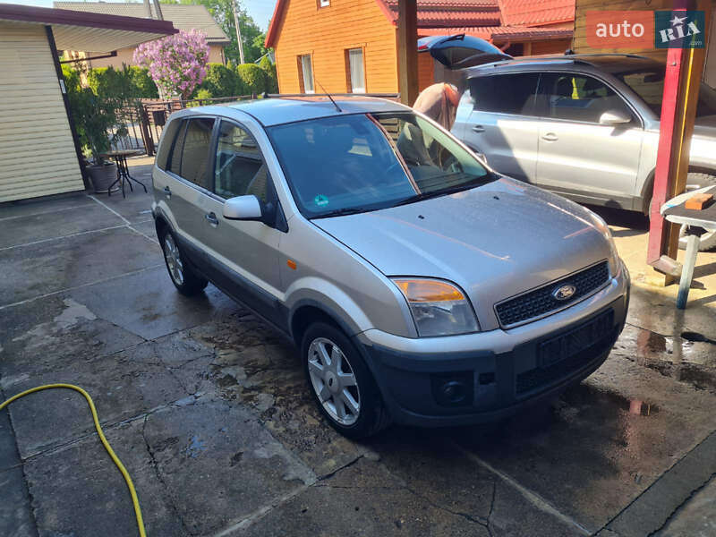 Хэтчбек Ford Fusion 2007 в Звягеле