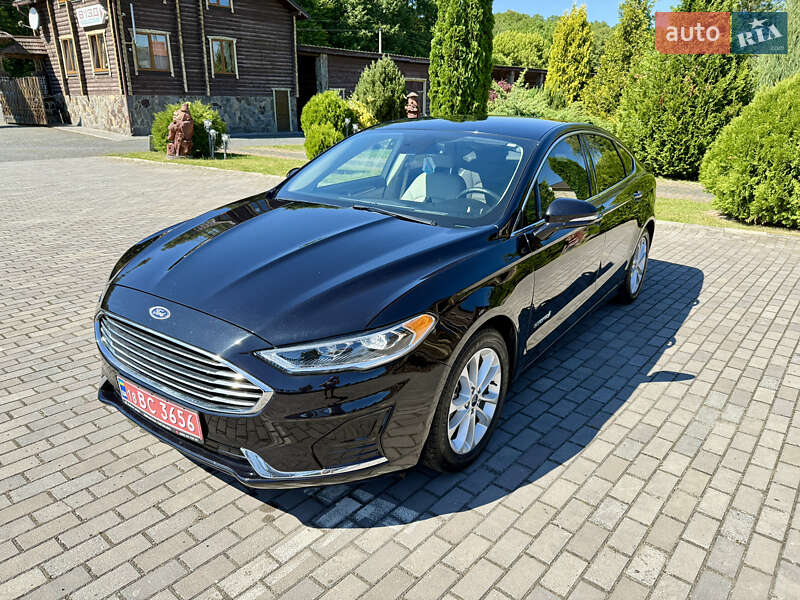 Седан Ford Fusion 2019 в 