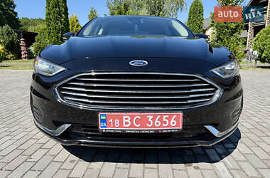 Седан Ford Fusion 2019 в 