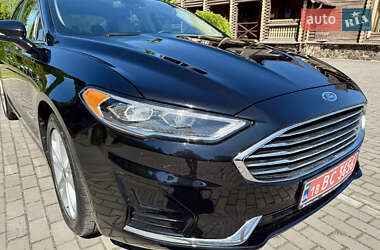 Седан Ford Fusion 2019 в 