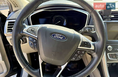 Седан Ford Fusion 2019 в 