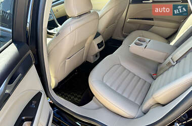 Седан Ford Fusion 2019 в 