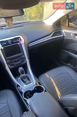 Седан Ford Fusion 2016 в 