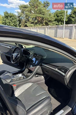 Седан Ford Fusion 2019 в 