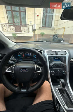 Седан Ford Fusion 2013 в 