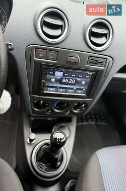 Хэтчбек Ford Fusion 2006 в 